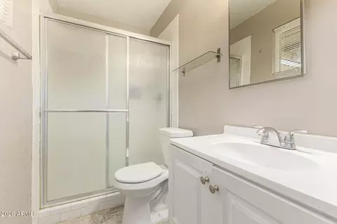 Bath - 1002 E Orchid Ln, Phoenix, AZ 85020 photo 2 of 2