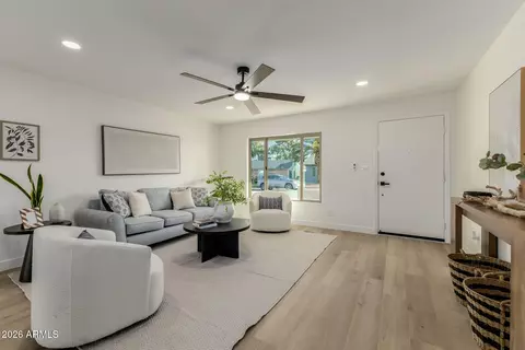 4050 E Sacaton St, Phoenix, AZ 85044 photo 4