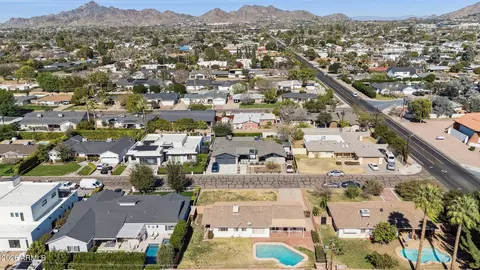 View/Area - 3939 E Heatherbrae Dr, Phoenix, AZ 85018 photo 4 of 8