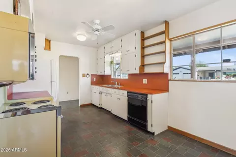 Kitchen - 3939 E Heatherbrae Dr, Phoenix, AZ 85018 photo 2 of 5