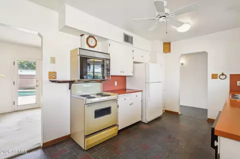 Kitchen - 3939 E Heatherbrae Dr, Phoenix, AZ 85018 photo 1 of 5