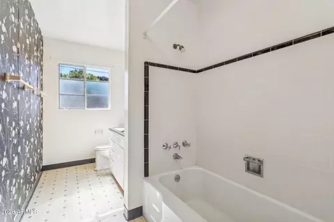 Bath - 3939 E Heatherbrae Dr, Phoenix, AZ 85018 photo 2 of 3