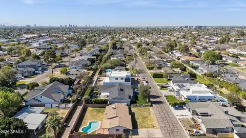 View/Area - 3939 E Heatherbrae Dr, Phoenix, AZ 85018 photo 6 of 8