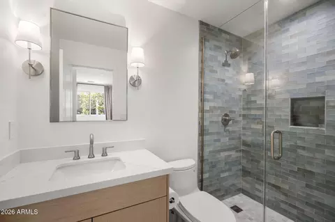 Bath - 4323 E Whitton Ave, Phoenix, AZ 85018 photo 4 of 6
