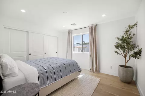 Bedroom - 4323 E Whitton Ave, Phoenix, AZ 85018 photo 5 of 8