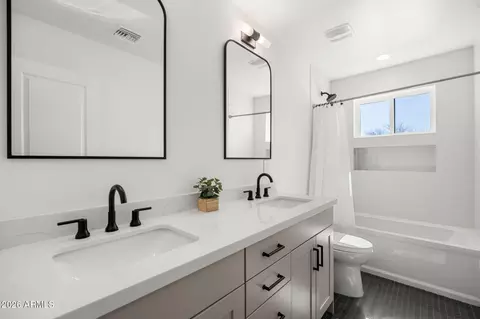 Bath - 4323 E Whitton Ave, Phoenix, AZ 85018 photo 6 of 6