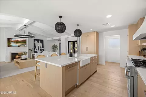 Kitchen - 4323 E Whitton Ave, Phoenix, AZ 85018 photo 5 of 6