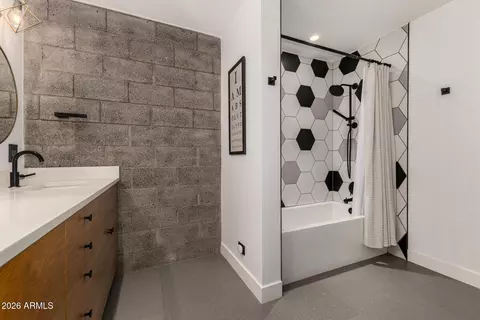 Bath - 13613 E Shannon St, Gilbert, AZ 85295 photo 3 of 5