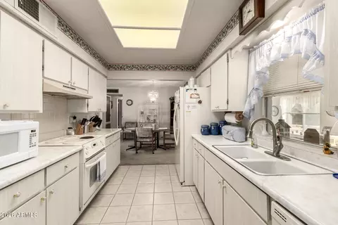 Kitchen - 4045 E Capri Ave, Mesa, AZ 85206 photo 3 of 4