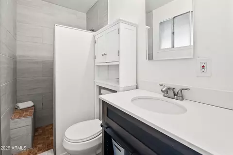 Bath - 3628 E Hearn Rd, Phoenix, AZ 85032 photo 1 of 2