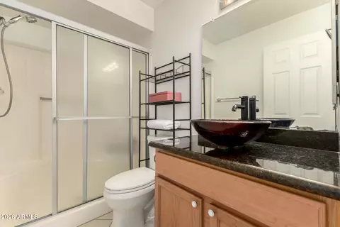 Bath - 1005 E Beryl Ave, Phoenix, AZ 85020 photo 1 of 2