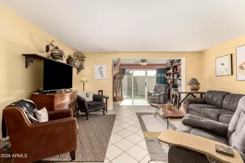 Living - 1005 E Beryl Ave, Phoenix, AZ 85020 photo 1 of 5