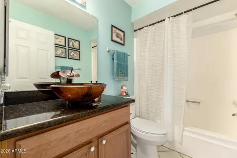 Bath - 1005 E Beryl Ave, Phoenix, AZ 85020 photo 2 of 2
