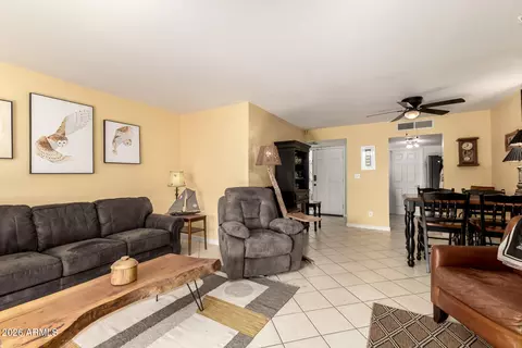 Living - 1005 E Beryl Ave, Phoenix, AZ 85020 photo 4 of 5