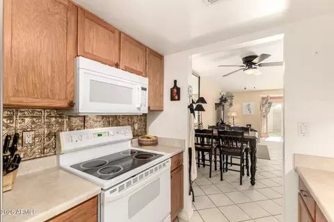 Kitchen - 1005 E Beryl Ave, Phoenix, AZ 85020 photo 3 of 4
