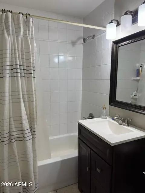 Bath - 4529 N 30th Ave, Phoenix, AZ 85017 photo 1 of 2