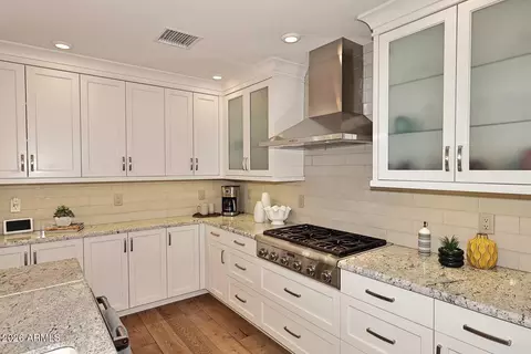 Kitchen - 2525 E Pierson St, Phoenix, AZ 85016 photo 3 of 4