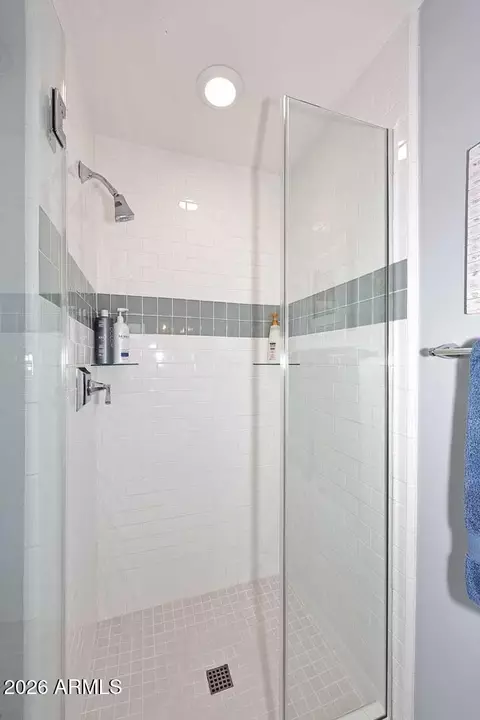 Bath - 2525 E Pierson St, Phoenix, AZ 85016 photo 4 of 8