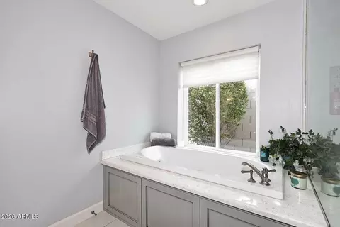 Bath - 2525 E Pierson St, Phoenix, AZ 85016 photo 7 of 8