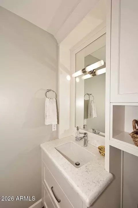 Bath - 2525 E Pierson St, Phoenix, AZ 85016 photo 1 of 8