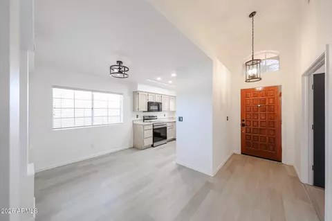 Entry Way - 1004 E Annette Dr, Phoenix, AZ 85022 photo 3 of 4
