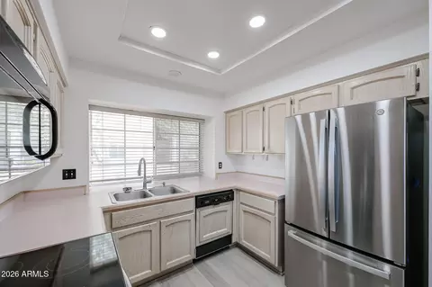 Kitchen - 1004 E Annette Dr, Phoenix, AZ 85022 photo 3 of 4