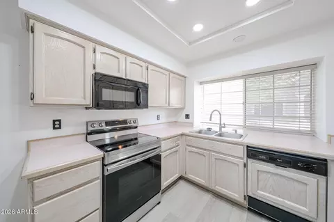 Kitchen - 1004 E Annette Dr, Phoenix, AZ 85022 photo 4 of 4