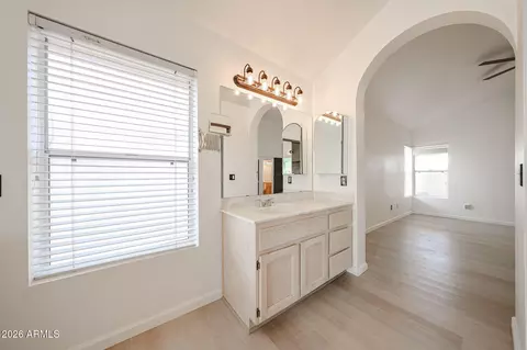 Bath - 1004 E Annette Dr, Phoenix, AZ 85022 photo 4 of 10