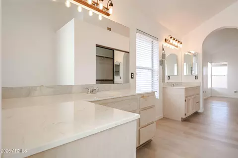 Bath - 1004 E Annette Dr, Phoenix, AZ 85022 photo 6 of 10