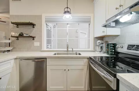 Kitchen - 1633 E Lakeside Dr #170, Gilbert, AZ 85234 photo 5 of 7