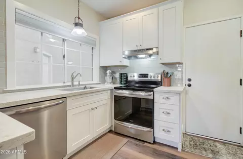 Kitchen - 1633 E Lakeside Dr #170, Gilbert, AZ 85234 photo 3 of 7