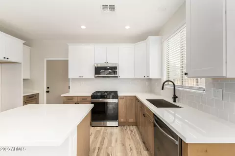 39912 N Thunder Hills Ln, Phoenix, AZ 85086