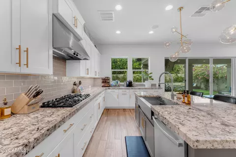 Kitchen - 3450 E Appaloosa Rd, Gilbert, AZ 85296 photo 4 of 5