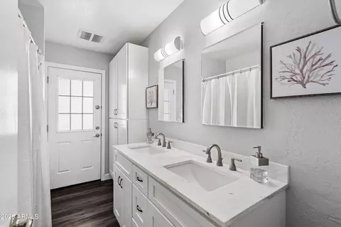 Bath - 1036 E Fairfield St, Mesa, AZ 85203 photo 3 of 3