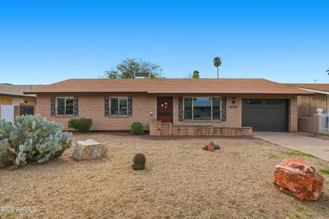 2407 W Laurel Ln, Phoenix, AZ 85029