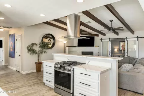 Kitchen - 5320 E Thomas Rd, Phoenix, AZ 85018 photo 2 of 2