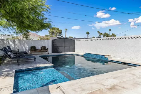 Exterior - 5320 E Thomas Rd, Phoenix, AZ 85018 photo 6 of 7