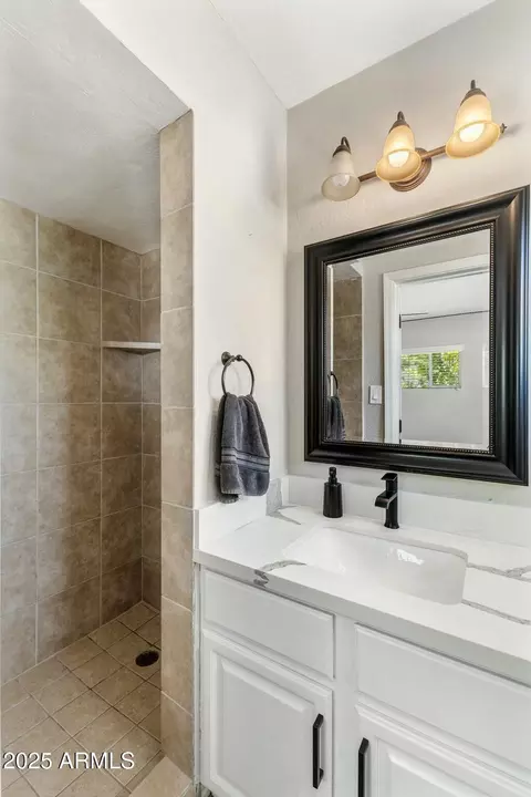 Bath - 5320 E Thomas Rd, Phoenix, AZ 85018 photo 3 of 3