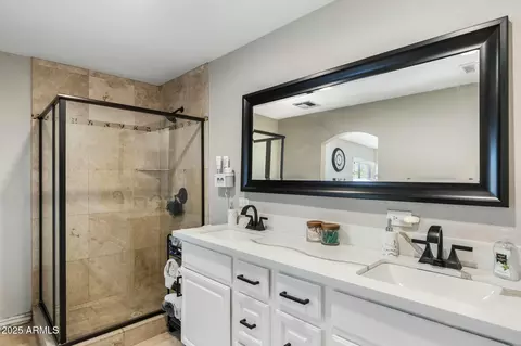 Bath - 5320 E Thomas Rd, Phoenix, AZ 85018 photo 1 of 3