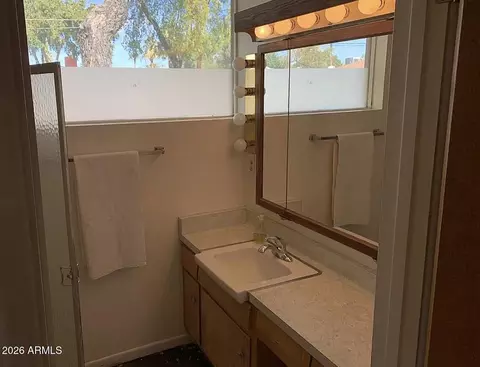 Bath - 1345 E Rose Ln, Phoenix, AZ 85014 photo 2 of 3