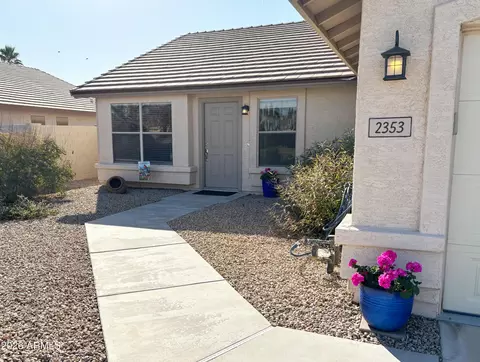 Exterior - 2353 E Willow Wick Rd, Gilbert, AZ 85296 photo 3 of 4