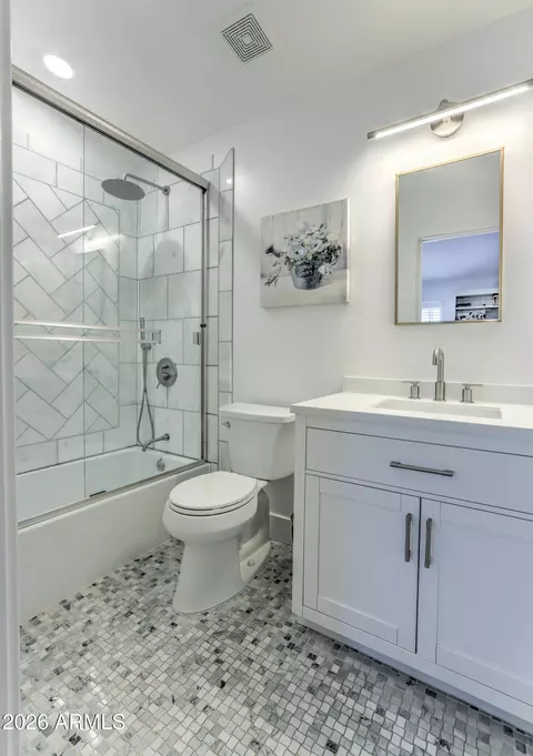 Bath - 4846 E Mitchell Dr, Phoenix, AZ 85018 photo 4 of 6