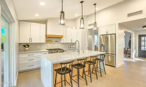 Kitchen - 4846 E Mitchell Dr, Phoenix, AZ 85018 photo 2 of 4