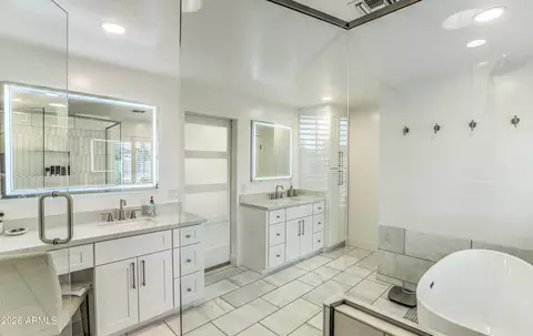Bath - 4846 E Mitchell Dr, Phoenix, AZ 85018 photo 1 of 6