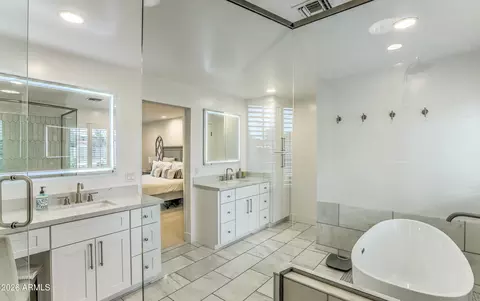 Bath - 4846 E Mitchell Dr, Phoenix, AZ 85018 photo 2 of 6