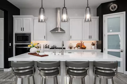 Kitchen - 6138 E Via Del Sol Dr, Phoenix, AZ 85054 photo 2 of 4
