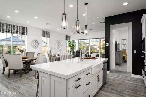 Kitchen - 6138 E Via Del Sol Dr, Phoenix, AZ 85054 photo 4 of 4