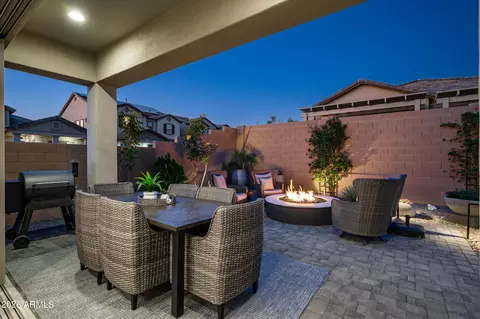 Exterior - 6138 E Via Del Sol Dr, Phoenix, AZ 85054 photo 6 of 13