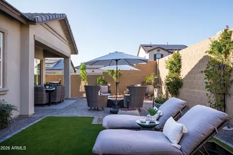 Exterior - 6138 E Via Del Sol Dr, Phoenix, AZ 85054 photo 11 of 13