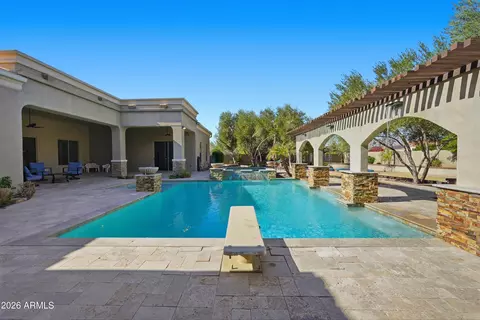 Exterior - 2900 E Clark Dr, Gilbert, AZ 85297 photo 7 of 14